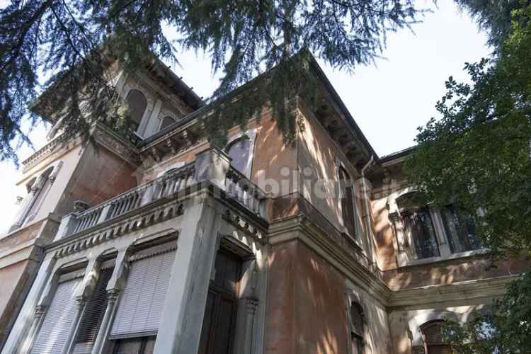 Villa bifamiliare corso Camillo Benso di Cavour, Ospedale, Vigevano