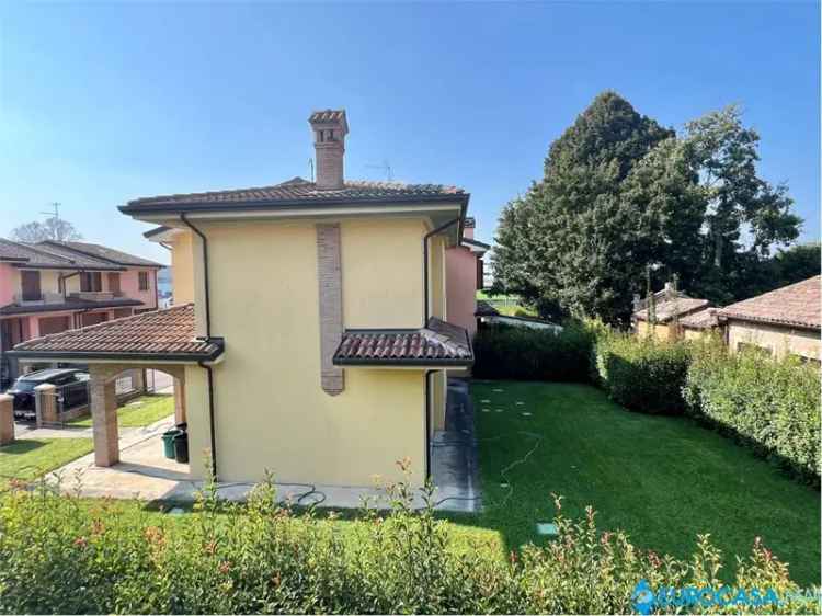 Villa a schiera in Via I Maggio, San Possidonio, 5 locali, 3 bagni