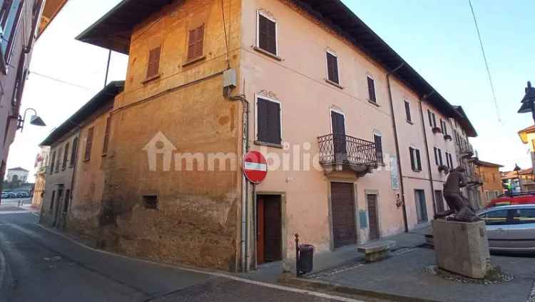 Terratetto plurifamiliare piazza Vittorio Veneto, Centro, Invorio