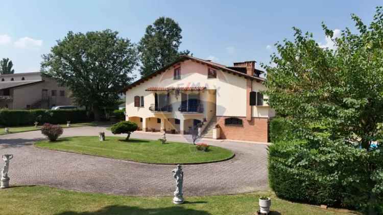 Villa in Via Sant'antonio da Padova, Copparo, 15 locali, 4 bagni