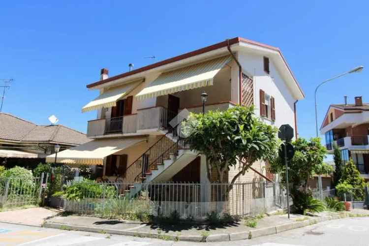 Villa bifamiliare via Michelangelo Buonarroti 76, Porto San Giorgio