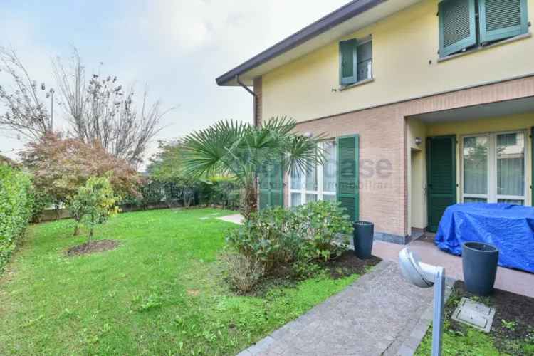 Villa in VIA LUSSU, Seregno, 5 locali, 3 bagni, giardino privato