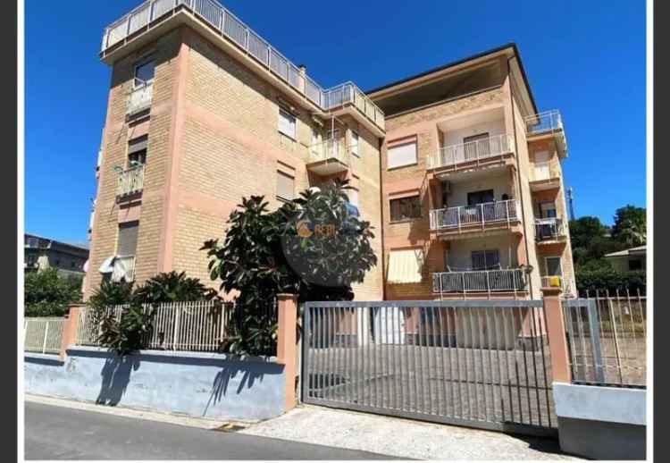 Appartamento in VIA SAN DOMENICO, Minturno, 6 locali, 1 bagno, 130 m²