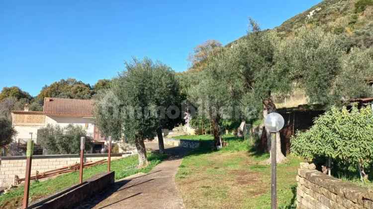 Villa bifamiliare via Santa Lucia, Giuliano di Roma