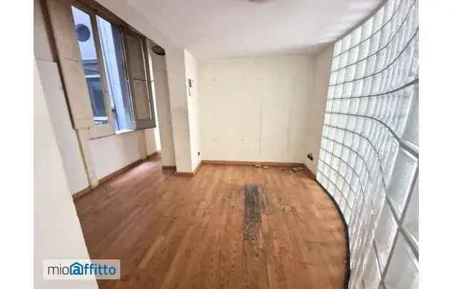 Affitto 5 camera appartamento di 220 m² in Naples