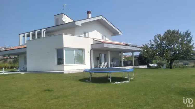 Vendita villa Bifamiliare 23 locali di 800 m² in Roseto degli Abruzzi (64026) - 83659 - iad