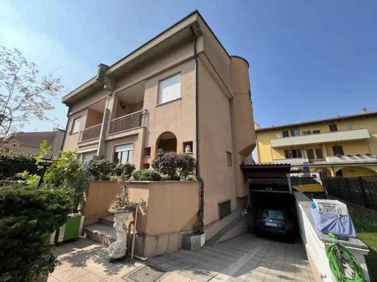 Villa in Via Paolo Andreani, Brugherio, 5 locali, 3 bagni, arredato