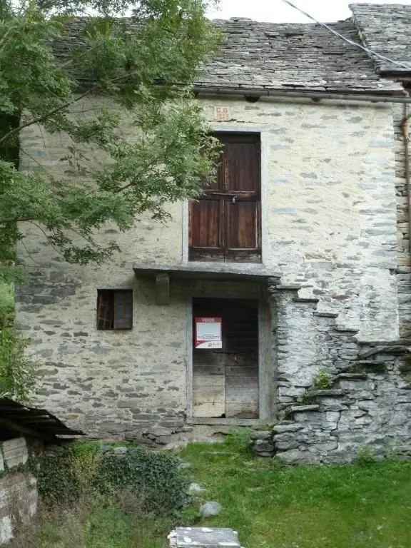 Casa Indipendente in Via Menogno, 7, Masera (VB)