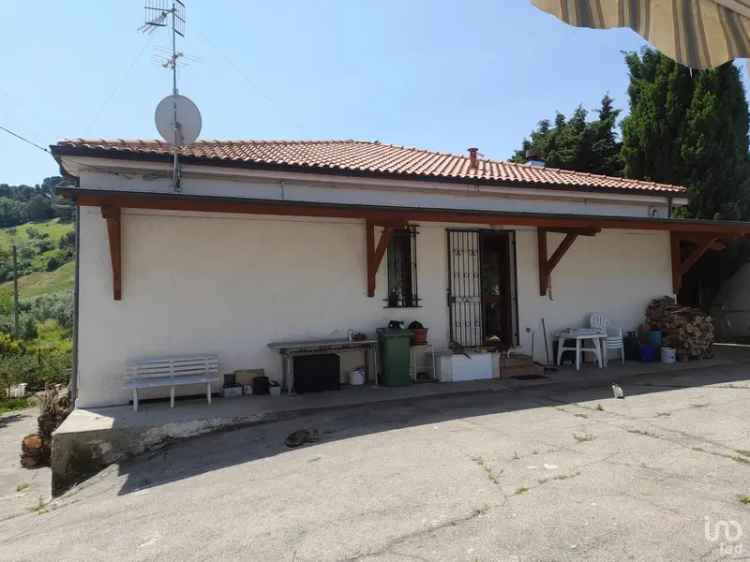 Vendita villa 11 locali di 300 m² in Montesilvano (65015) - 93944 - iad