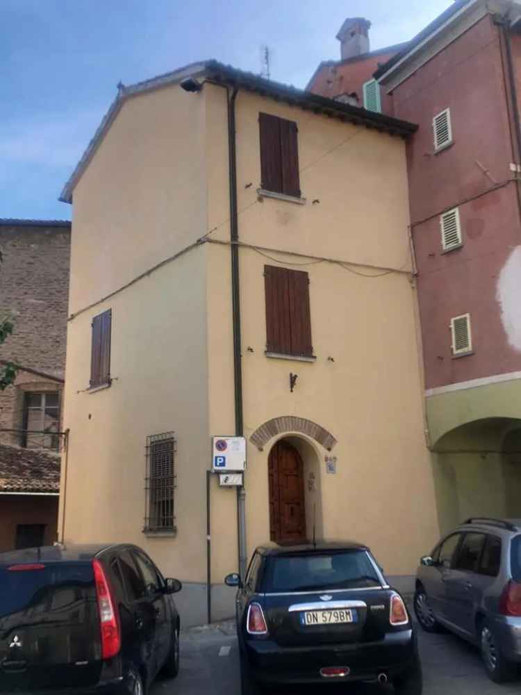 Casa Indipendente in Piazza Marconi, Brisighella (RA)