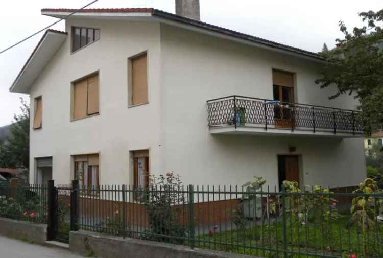 Villa in Centro, Osiglia, 8 locali, 2 bagni, giardino privato, con box