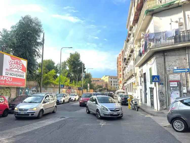 Appartamento in vendita  a Napoli