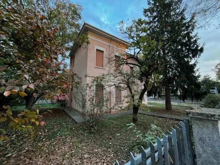 Villa unifamiliare viale virgilio 18, Centro, Suzzara