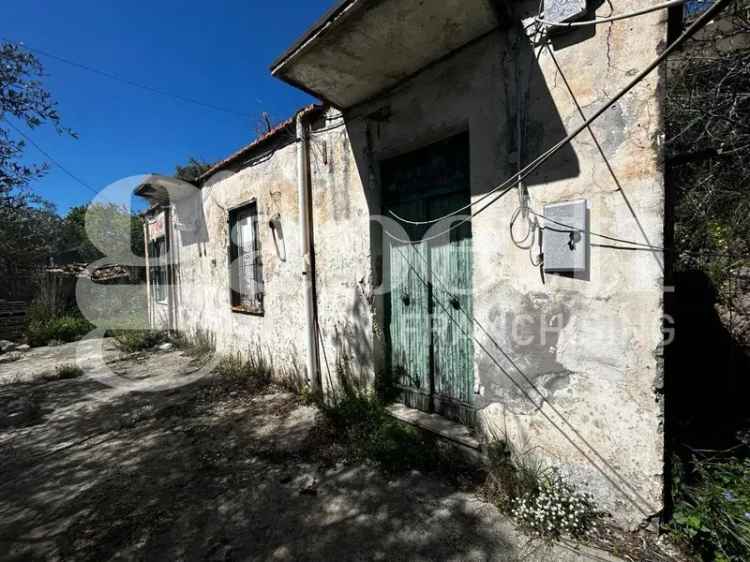 Casa Indipendente in Via La Fiora, Terracina (LT)