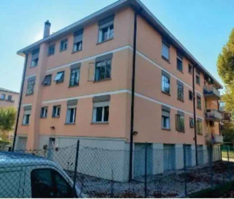 Appartamento in Via Decembrio Piercandido 5, Padova, 6 locali, 2 bagni