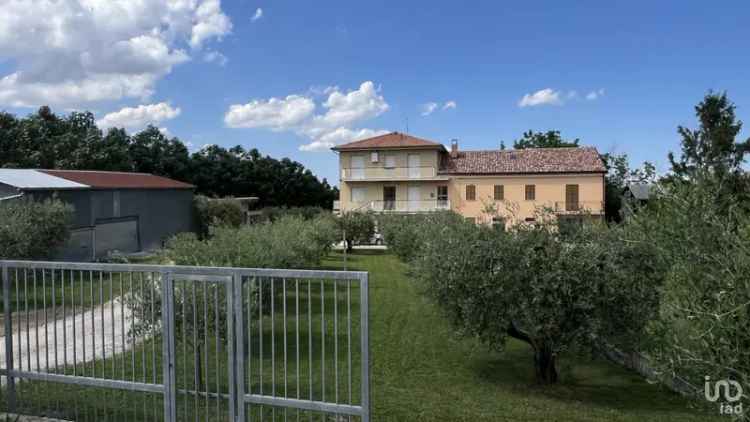 Vendita casa 23 locali di 270 m² in Monsampietro Morico (63842) - 120158 - iad