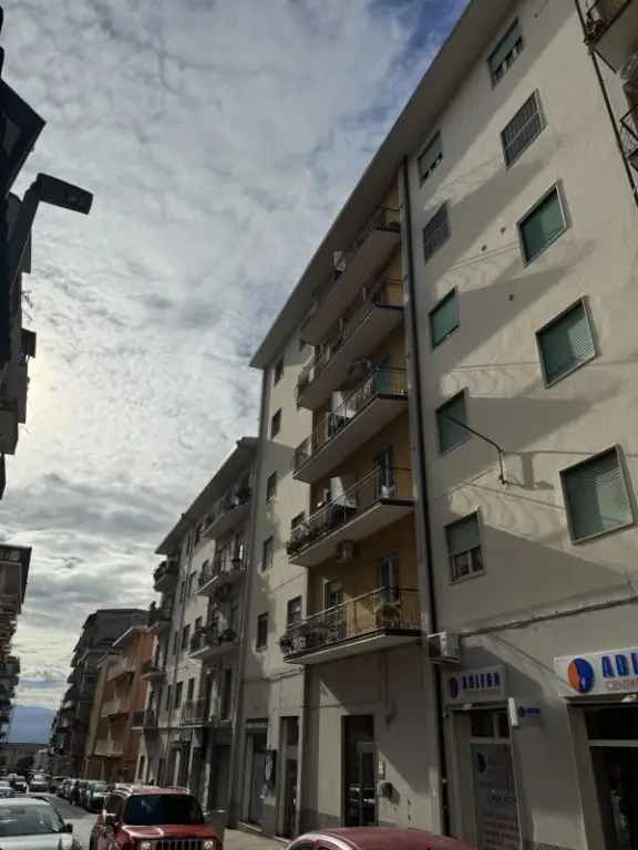 Appartamento in Via Adda, Lamezia Terme, 1 bagno, 75 m², 3° piano