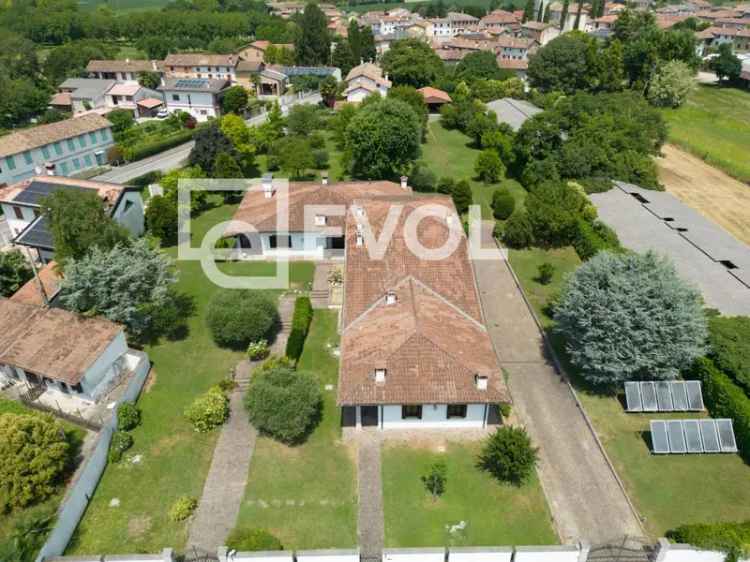 Villa singola in Via Gorizia, San Vito al Torre, 11 locali, 5 bagni