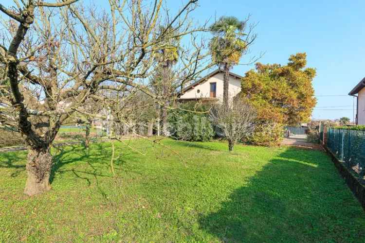 Villa unifamiliare via Ambrogio e Luigi Zanotti, Centro, Borgo Ticino