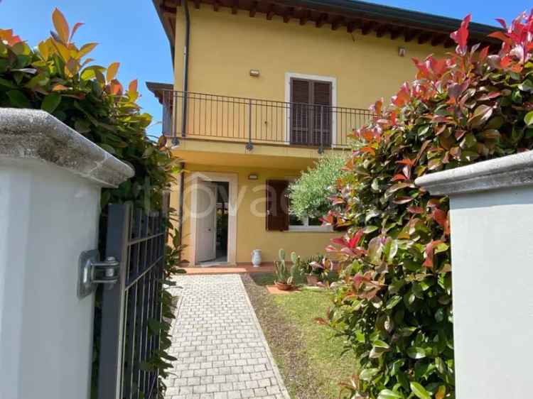 Villa a Schiera in affitto a Montignoso