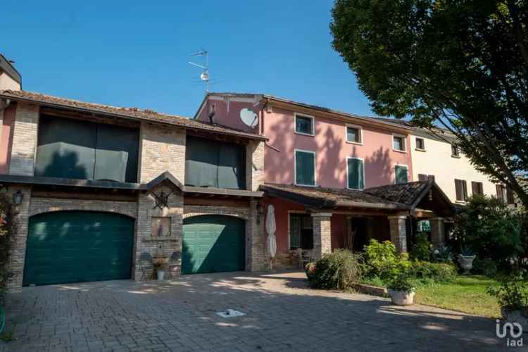 Vendita casa 9 locali di 370 m² in Asola (46041) - 120847 - iad