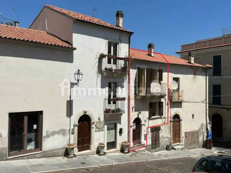 Trilocale piazza Cesarone 16, Centro, San Valentino in Abruzzo Citeriore