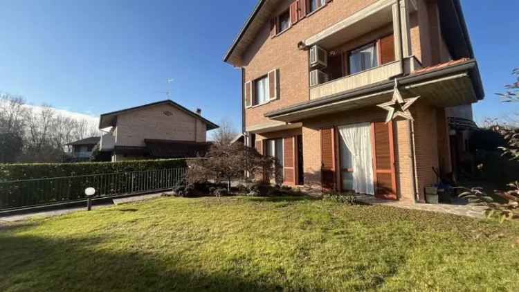 Villa in Cacciatori delle alpi, Seveso, 4 locali, 3 bagni, con box