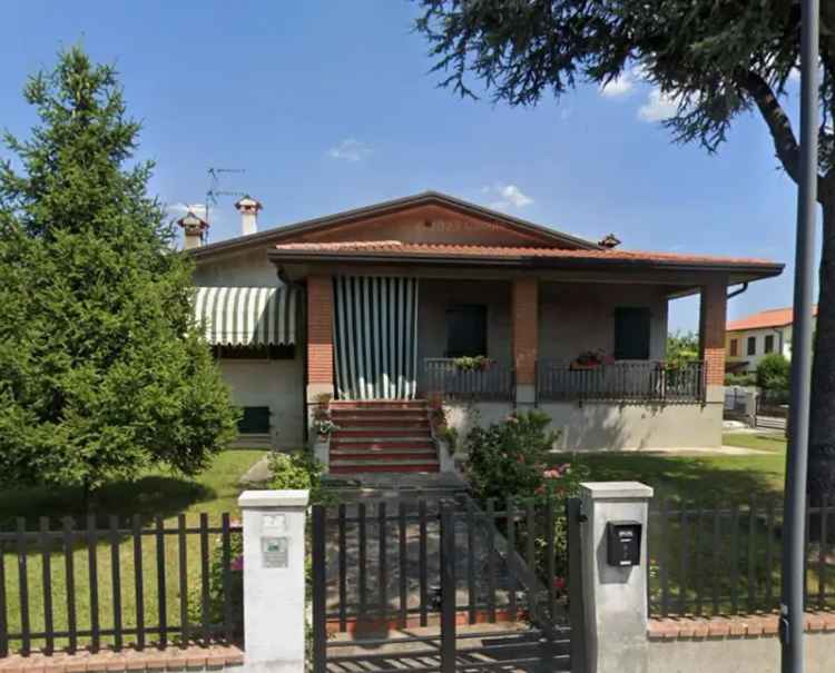 Villa in Via Aldo Moro, Rovolon, 8 locali, 1 bagno, garage, 188 m²