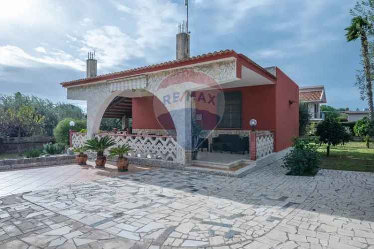 Villa in Via Caponegro, Avola, 5 locali, 1 bagno, giardino privato