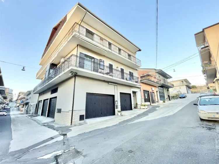 Appartamento in Via Carlo Pisacane 74, Biancavilla, 10 locali, 400 m²