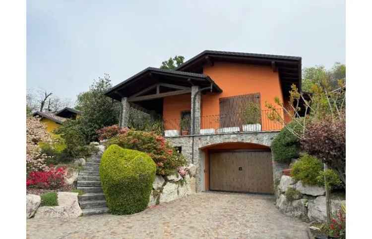 Villa in vendita a Besozzo, Via Lago 74