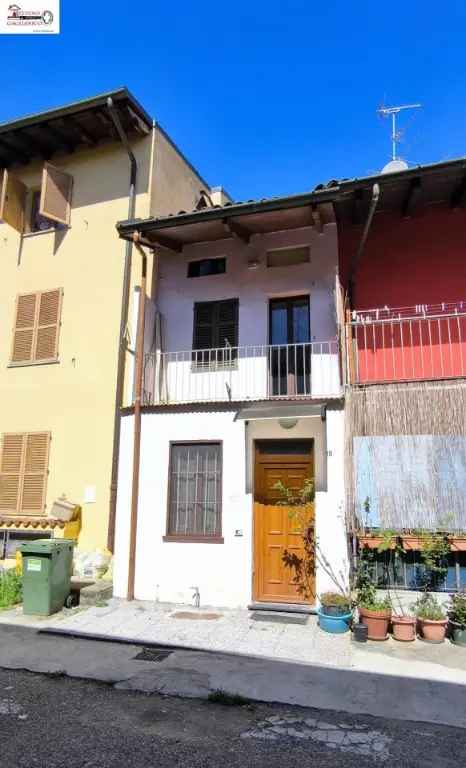 Villa a schiera in Via Cairoli, Gaglianico, 4 locali, 1 bagno, 90 m²