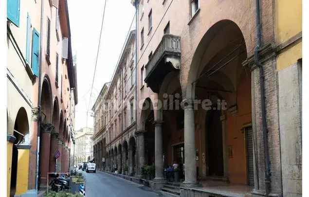 Affitto 3 camera appartamento di 75 m² in Bologna