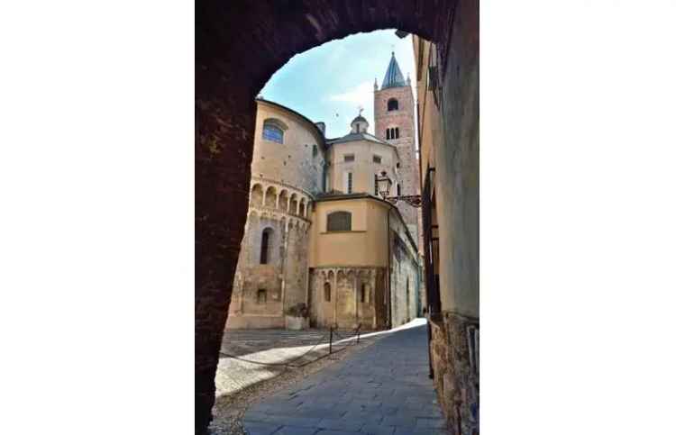 Quadrilocale in vendita a Albenga, Piazza San Siro 8