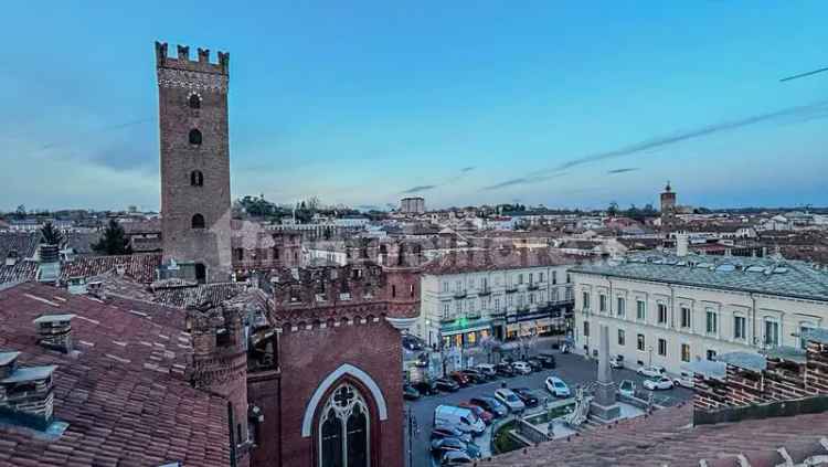 Appartamento piazza Roma 10, Centro Storico, Asti