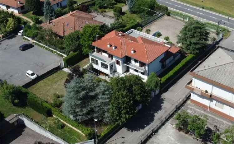 Villa in Via Fermi, Limido Comasco, 10 locali, 3 bagni, garage, 300 m²