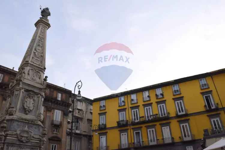 Appartamento piazza San Domenico Maggiore 3, Centro Storico, Napoli