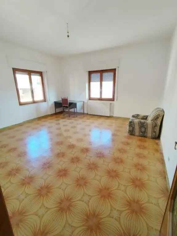 Appartamento in Via Don Luigi Sturzo, Nuoro, 6 locali, 1 bagno, 124 m²