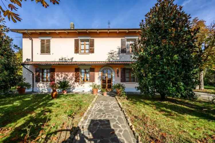 Villa in Via gandolfa 38, Soliera, 6 locali, 2 bagni, giardino privato