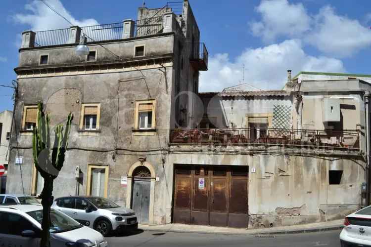 Casa Indipendente in Via Macello, 1, San Giovanni la Punta (CT)