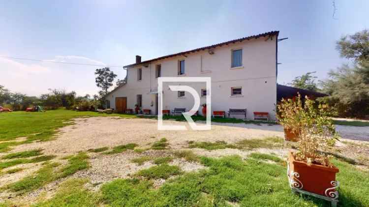 Villa unifamiliare, buono stato, 305 m², Faenza