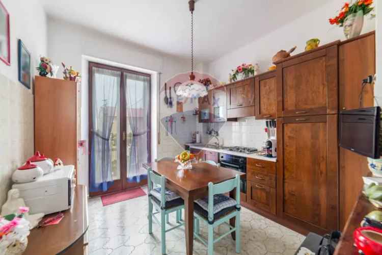 Appartamento in Via Santa Maria, Monsano, 5 locali, 1 bagno, 65 m²