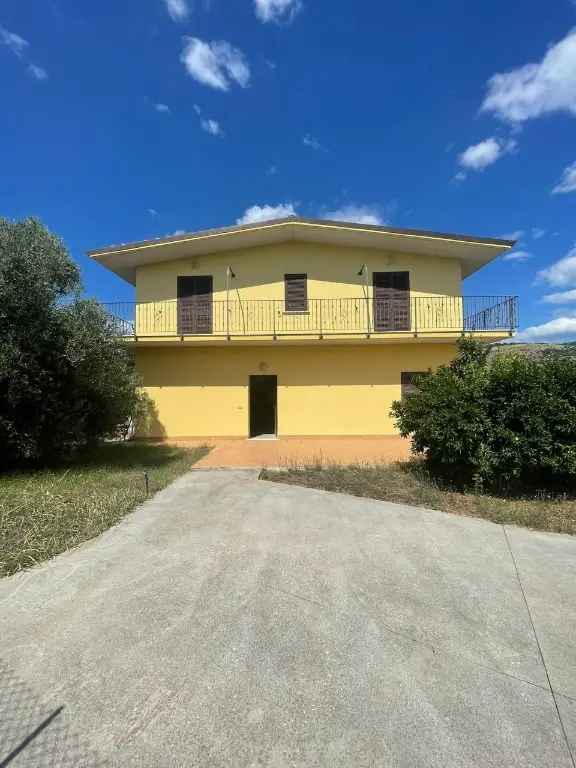 Villa a schiera in VIA CAPOCROCE 3, Sonnino, 7 locali, 2 bagni, 130 m²