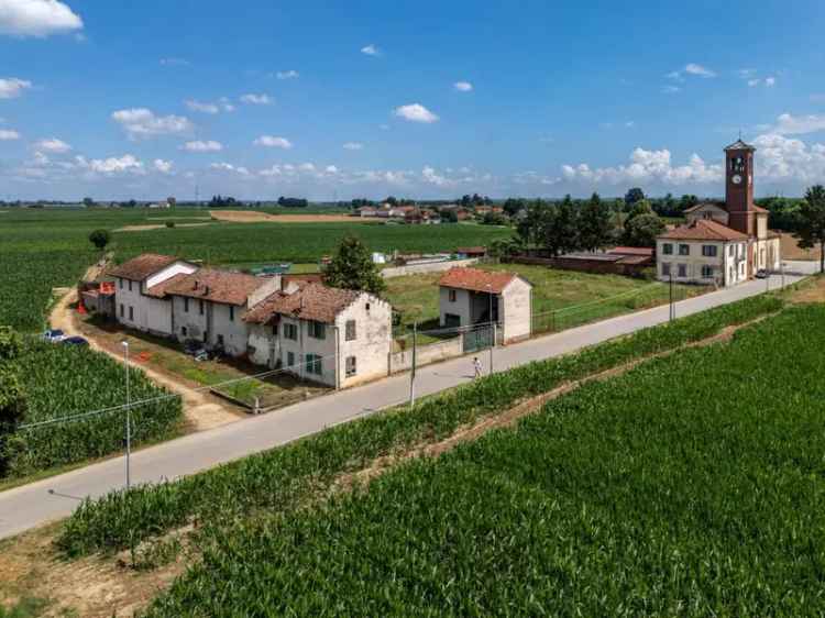 Villa a schiera in Via Canonico Chicco, Carmagnola, 5 locali, 2 bagni