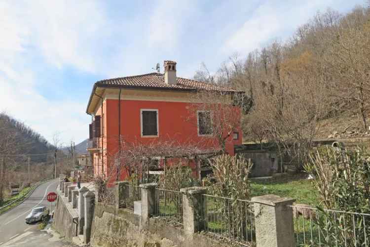 Villa unifamiliare Strada Provinciale Massese 25, Licciana Nardi