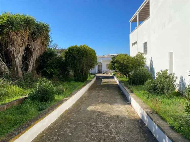 Villa in Via Nardò, Casarano, 9 locali, 3 bagni, giardino privato