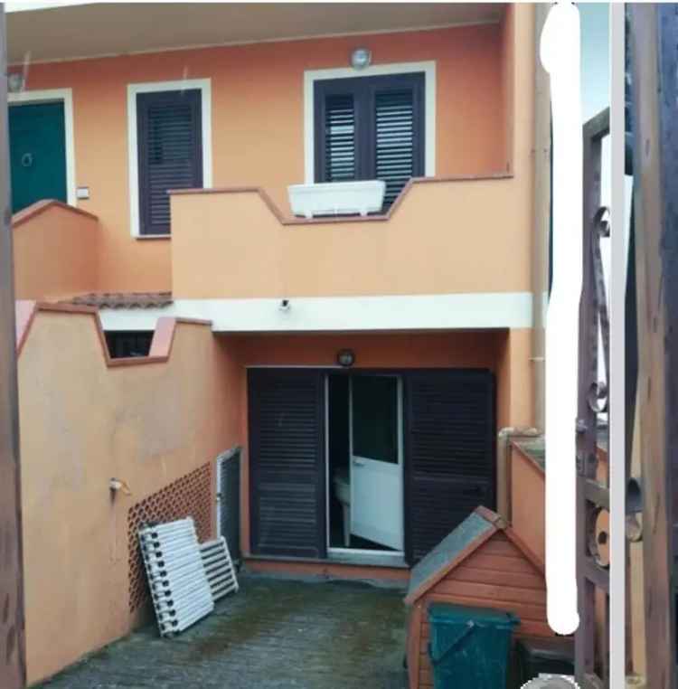 Villa a schiera in Via Salvatore Pirisi 27, Nuoro, 7 locali, 2 bagni