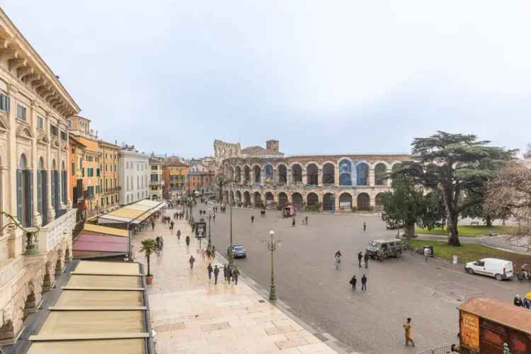 Appartamento piazza Brà 15, Centro Storico, Verona