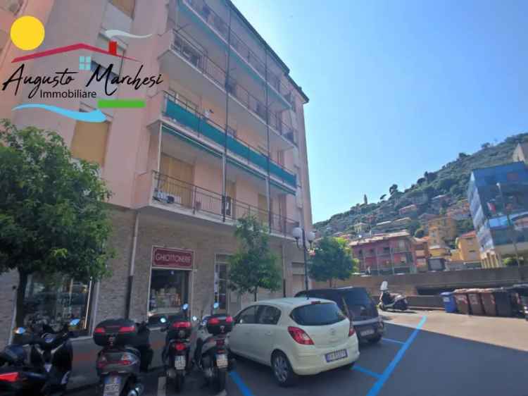 Appartamento in Via Vittorio Veneto, Recco, 5 locali, 1 bagno, 60 m²