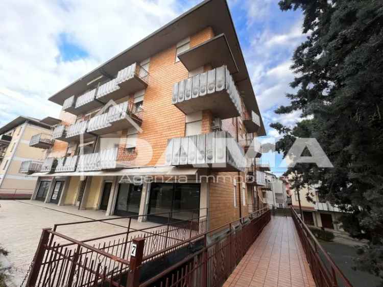 Appartamento in Via Sapinia, Forlì, 5 locali, 2 bagni, garage, 96 m²